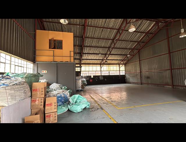 360M² WAREHOUSE TO LET IN JET PARK